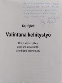 Valintana kehitystyö : omin silmin nähty, ekonomistina koettu ja tutkijana teoretisoitu - Omin silmin nähty, ekonomistina koettu ja tutkijana teoretisoitu (signee...