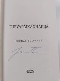 Turvapaikanhakija (signeerattu)