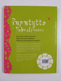 Puputyttö ja Vohvelisankari : vegaanin herkkukirja