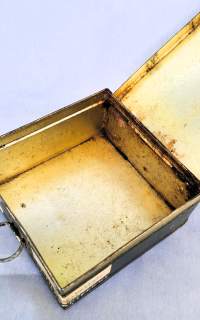 Sotilasapteekki - D  Tab magn.c.bellad rasia peltiä 5x10x10 cm