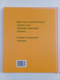 Käsi kädessäsi