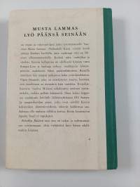Musta lammas lyö päänsä seinään : romaani tytöille