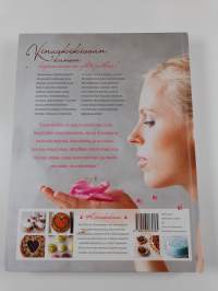 Kinuskikissa leipoo : tervetuloa juhliin!