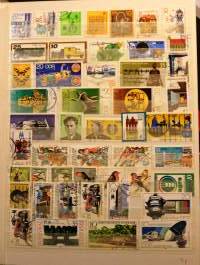 Filatelia - Postimerkkikokoelma 2 säilökirjassa: DDR n. 750 erilaista; Puola, Ranska, Ruotsi, Brasilia, Italia, Belgia, Jugoslavia, Romania ja Espanja (265 eril)