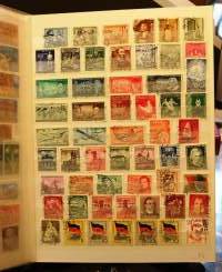 Filatelia - Postimerkkikokoelma 2 säilökirjassa: DDR n. 750 erilaista; Puola, Ranska, Ruotsi, Brasilia, Italia, Belgia, Jugoslavia, Romania ja Espanja (265 eril)