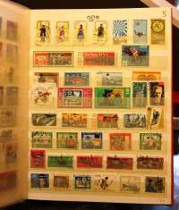 Filatelia - Postimerkkikokoelma 2 säilökirjassa: DDR n. 750 erilaista; Puola, Ranska, Ruotsi, Brasilia, Italia, Belgia, Jugoslavia, Romania ja Espanja (265 eril)