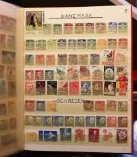 Filatelia - Postimerkkikokoelma 2 säilökirjassa: DDR n. 750 erilaista; Puola, Ranska, Ruotsi, Brasilia, Italia, Belgia, Jugoslavia, Romania ja Espanja (265 eril)