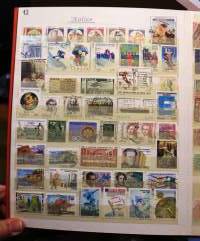 Filatelia - Postimerkkikokoelma 2 säilökirjassa: DDR n. 750 erilaista; Puola, Ranska, Ruotsi, Brasilia, Italia, Belgia, Jugoslavia, Romania ja Espanja (265 eril)