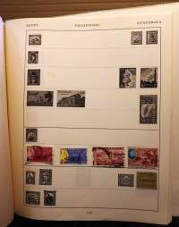 Filatelia - Vanha koko maailma postimerkkikansio/ Postimerkkikokoelma. *Suomen Kierrekansio Oy*. Ruuvikiinnitys, irtolehtikansio. Postimerkit: liimakekiinnitys