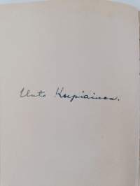 Kraateri : runoja (signeerattu)