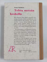 Teltta metsän keskellä