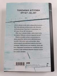 Vaikket suojellut minua kaikelta : kertomuksia rikotusta lapsuudesta