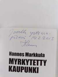 Myrkytetty kaupunki (signeerattu, tekijän omiste)