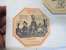 Tuborg -suomalaisturistin matkamuistoja panimovirailulta kansiolehdille liimattuna