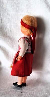Hämeen puku  -  kansallispukunukke - nukke  korkeus 18 cm