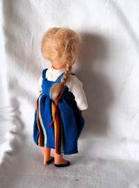 Munsalan puku  -  kansallispukunukke - nukke  korkeus 18 cm