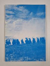 Uudenmaan rakuunarykmentti 1918-1947 kuvina