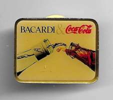 Bacardi &amp; Coca Cola - pinssi rintamerkki