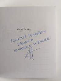 Anastasia (signeerattu, tekijän omiste)