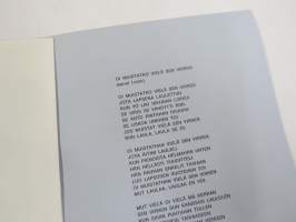 Armi Maria Ratia 13.7.1912-3.10.1979 -siunaustilaisuuden ohjelma + valokuva vuodelta 1934 + lehtileikekuva arkunkannosta