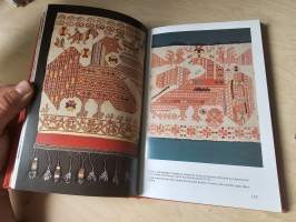 Russian embroidery: traditional motifs