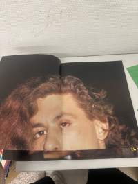 Poppis no 4 1985 sisältää julisteet