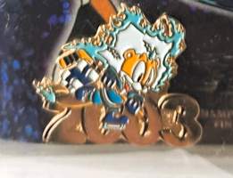 Kisapinssi keräilykortilla MM 2003 IIHF Finland alkuperäisessä avaamattomassa pakkauksessa  pinssi rintamerkki
