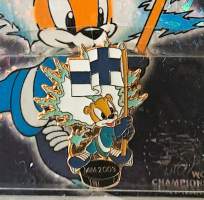 Kisapinssi keräilykortilla MM 2003 IIHF Finland alkuperäisessä avaamattomassa pakkauksessa  pinssi rintamerkki