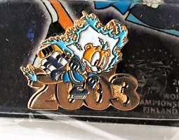 Kisapinssi keräilykortilla MM 2003 IIHF Finland alkuperäisessä avaamattomassa pakkauksessa  pinssi rintamerkki