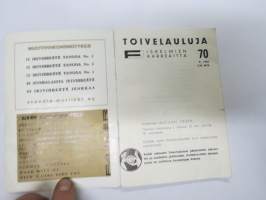 Toivelauluja 70, sis. mm. kuvat; Kristina Hautala, Sonny ja Cher, Johnny, Dusty Springfield, Matti Heinivaho, Hollies, kappalenimet / sisältöä kuvattuna