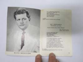 Toivelauluja 70, sis. mm. kuvat; Kristina Hautala, Sonny ja Cher, Johnny, Dusty Springfield, Matti Heinivaho, Hollies, kappalenimet / sisältöä kuvattuna