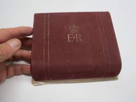 Elizabeth II Regina - Coronation 1953 -kuningatar Elizabethin kruunajaismuisto - pelikortit rasiassa, taustana prinssipuoliso Philip, valmistettu Engalnnissa