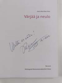 Värjää ja neulo (signeerattu)