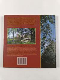 Petäjäveden vanhan kirkon tarina : The story of Petäjävesi old church