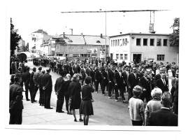 Juhlakulkue Lappeenrannan keskustassa 1951 - valokuva 12x17 cm