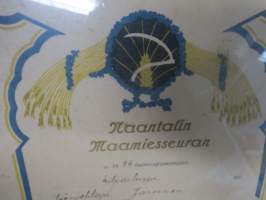 Naantalin Maamiesseura - III Palkinto juurikasvien hoidosta v. 1926  (Kultarannan) tilanhoitaja Oskari Järviselle -kehystetty kunniakirja, allekirj. Einari Karvetti