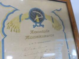 Naantalin Maamiesseura - II Palkinto Perunanviljelyksestä v. 1926  (Kultarannan) tilanhoitaja Oskari Järviselle -kehystetty kunniakirja, allekirj. Einari Karvetti