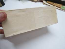 Tupakkatehdas Kerho Oy, Viipuri - 11 - Savukehylsyjä -täysi pakkaus, kantta ei ole avattu, sinettipaperi on ehjä.