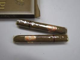 Klubi sikareja-cigarrer -pakkaus - Rettig, 2 kpl sikareita mukana
