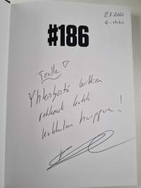 Kukkulan kuningas : 10 askelta itsesi johtamiseen (signeerattu, tekijän omiste)