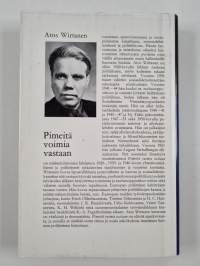 Pimeitä voimia vastaan