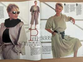 Jaana 1983 nr 17, Marita Pekkala, Euroviisut, Kirsti Ortola, Parhaiten pukeutuneet - Kristina Horn, Liisa Kulhia, Pellavassa on tyyliä, Myt mennään Japaniin
