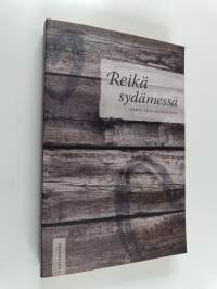 Reikä sydämessä : sairaus pohjoiskarjalaisessa maisemassa