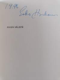 Rivien välistä : Runoja sodasta (signeerattu)