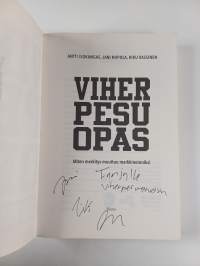 Viherpesuopas : miten merkitys muuttuu markkinoinniksi (signeerattu, tekijän omiste)