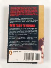 On the Trail of the Assassins - My Investigation and Prosecution of the Murder of President Kennedy