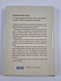 Kolme kierrosta - presidentinvaalit ja niiden jälkinäytös Esko Ahon päiväkirjan kertomana (signeerattu)