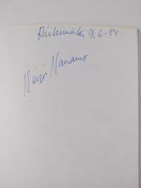 Yllätyksiä kasveista (signeerattu)