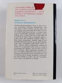 Uhkaava menneisyys : Jännitysromaani