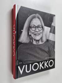Vuokko : muotoilija Vuokko Nurmesniemen elämä ja ura